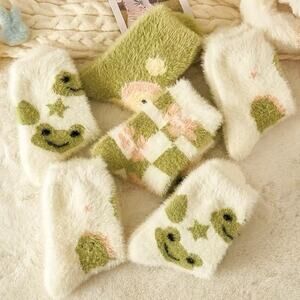 4 Pairs Frog & Dinosaur Socks Cute Fluffy Warm Cozy Women’s Winter Socks